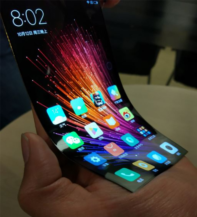 Какой телефон андроид лучше купить в 2024. Гибкий смартфон Xiaomi. Xiaomi гнущийся экран. Сгибающийся смартфон Samsung. Крутые смартфоны.