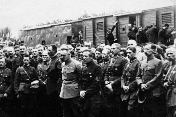 Ю.Пилсудский и С.Петлюра на вокзале в Станиславе, 1920 г.