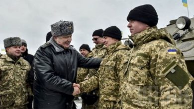 Photo of Забытые на морозе: каратели рассказали подробности визита Порошенко в Мариуполь