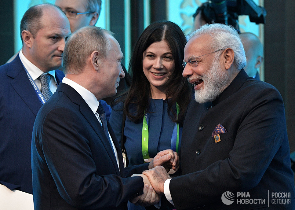 Президент РФ Владимир Путин и премьер-министр Индии Нарендра Моди на саммите ШОС в Астане. 9 июня 2017