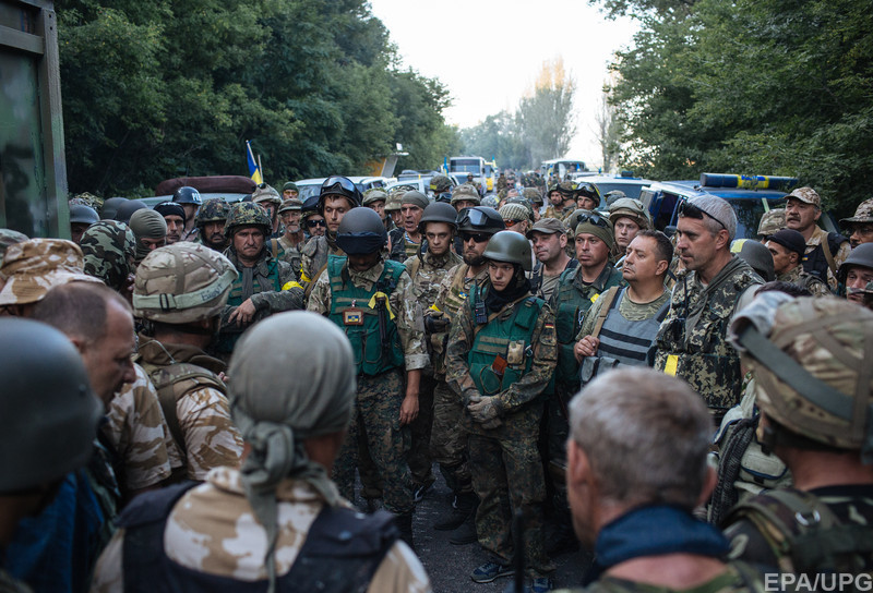 Банда украинских нацистов перед нападением на Иловайск